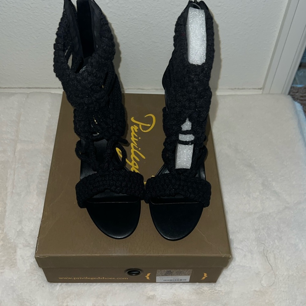 Privileged Lexie Black Heels Sz 8.5